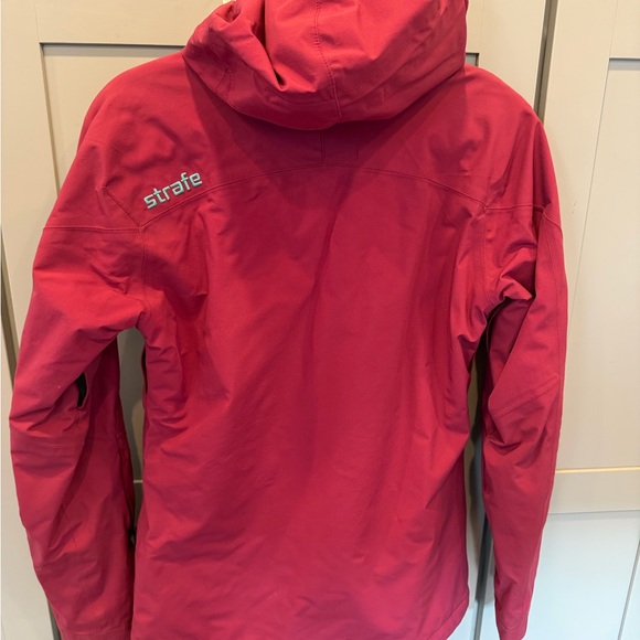 Women's cranberry/ pink Strafe ski jacket - Picture 2 of 5